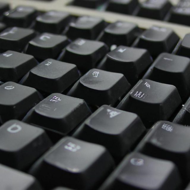 jak włączyć tryb awaryjny windows 7